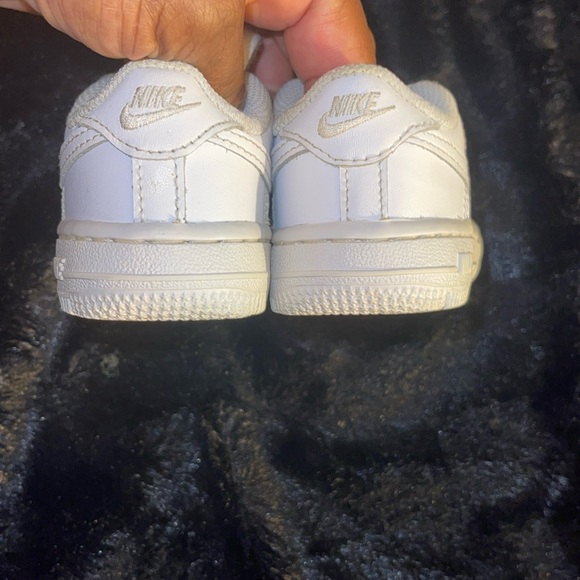 NIKE AIR FORCE 1, WHITE, 5C BOYS Toddler Worn 2X CLEAN EXCELLENT CONDITION - Picture 4 of 6
